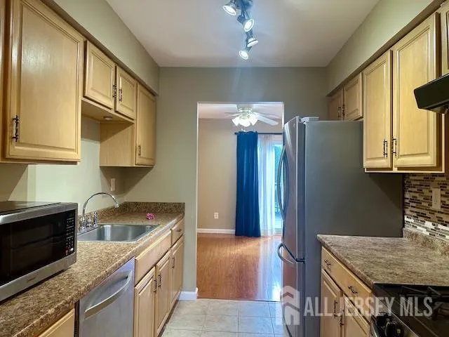 7 Heritage Square Sayreville, NJ 08872