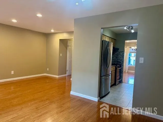 7 Heritage Square Sayreville, NJ 08872