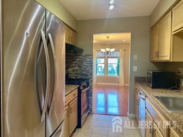 7 Heritage Square Sayreville, NJ 08872