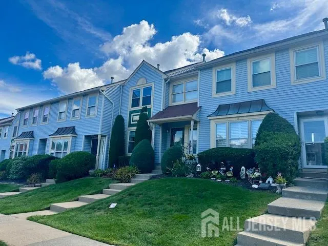 7 Heritage Square Sayreville, NJ 08872