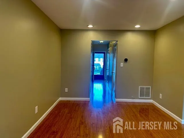 7 Heritage Square Sayreville, NJ 08872