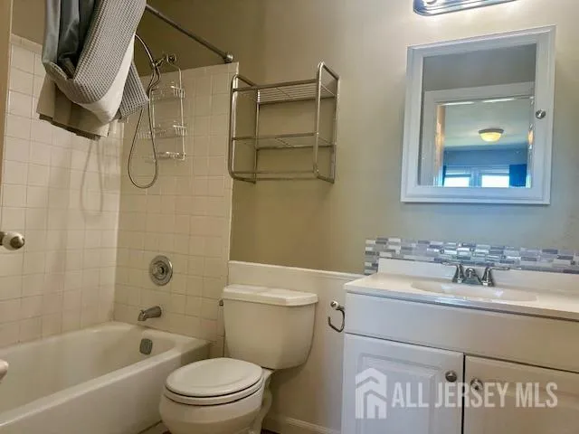 7 Heritage Square Sayreville, NJ 08872