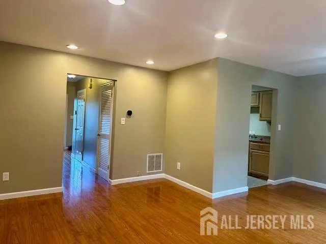 7 Heritage Square Sayreville, NJ 08872