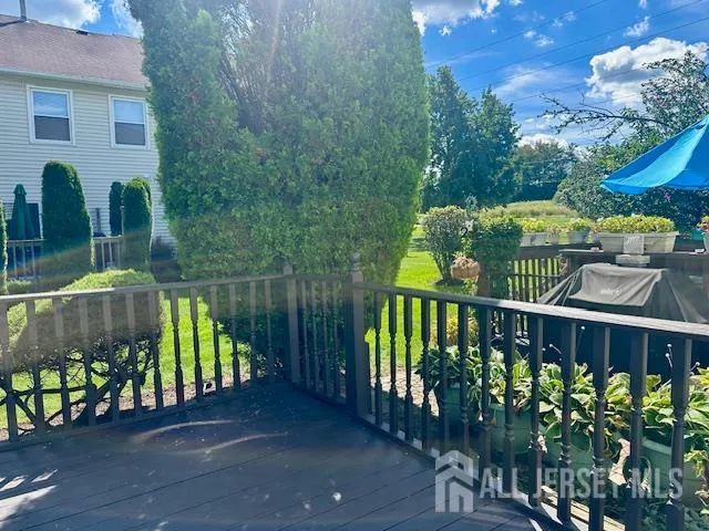7 Heritage Square Sayreville, NJ 08872