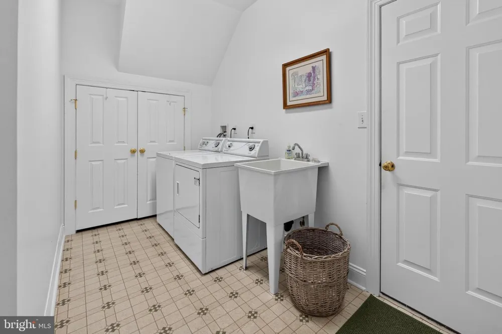 4 FLORABUNDA LANE Cinnaminson, NJ 08077