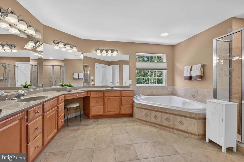 4 FLORABUNDA LANE Cinnaminson, NJ 08077