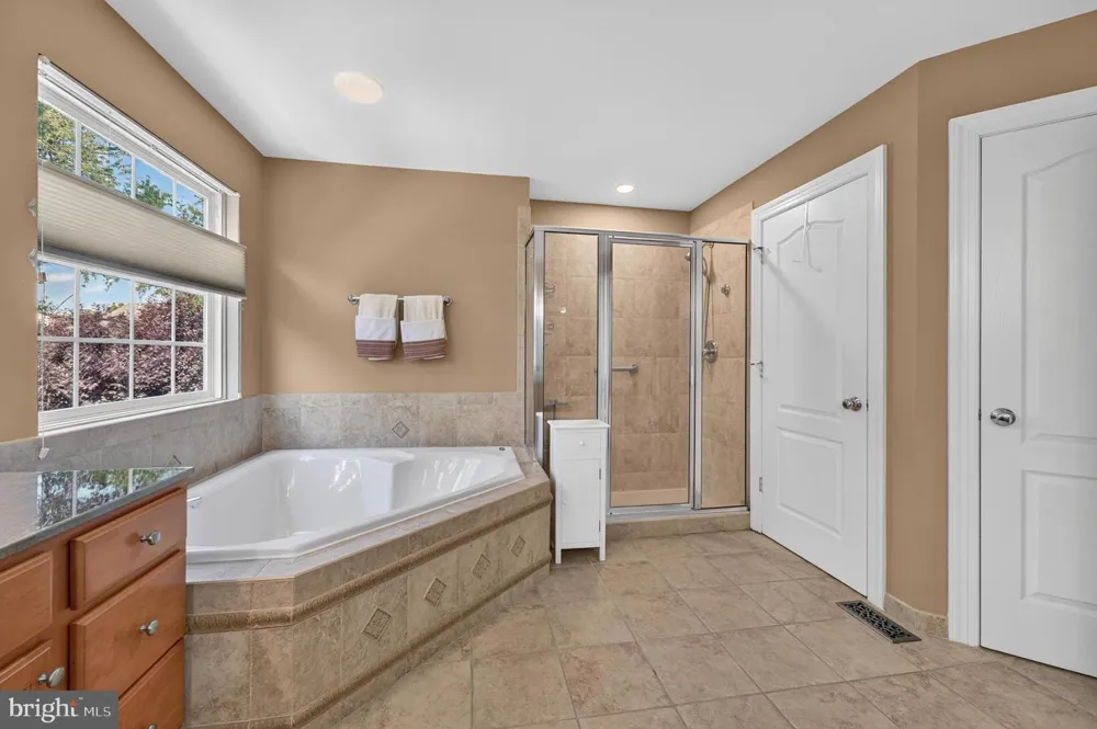 4 FLORABUNDA LANE Cinnaminson, NJ 08077