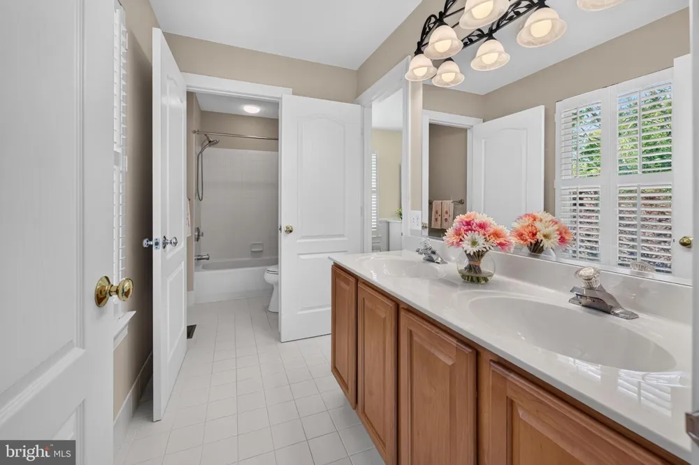 4 FLORABUNDA LANE Cinnaminson, NJ 08077