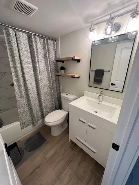 124 SHEFFIELD F West Palm Beach, FL 33417