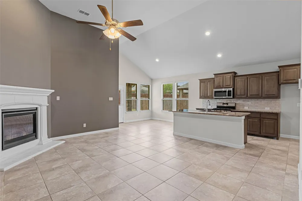 629 Dunster Lane Saginaw, TX 76131