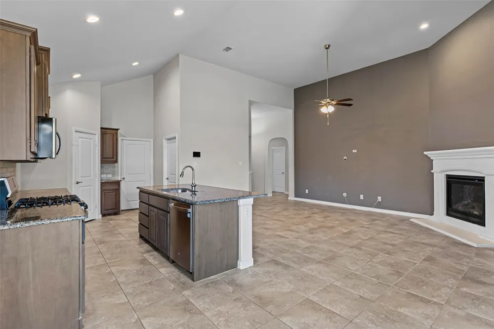 629 Dunster Lane Saginaw, TX 76131