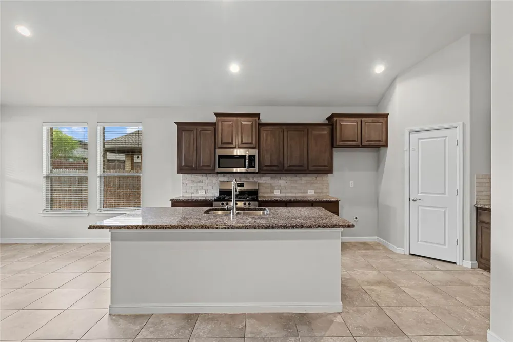 629 Dunster Lane Saginaw, TX 76131