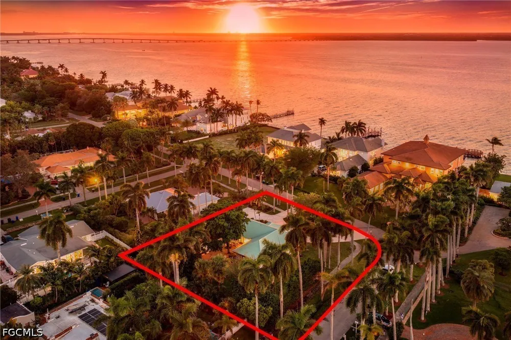 W Riverside Drive Fort Myers, FL 33901