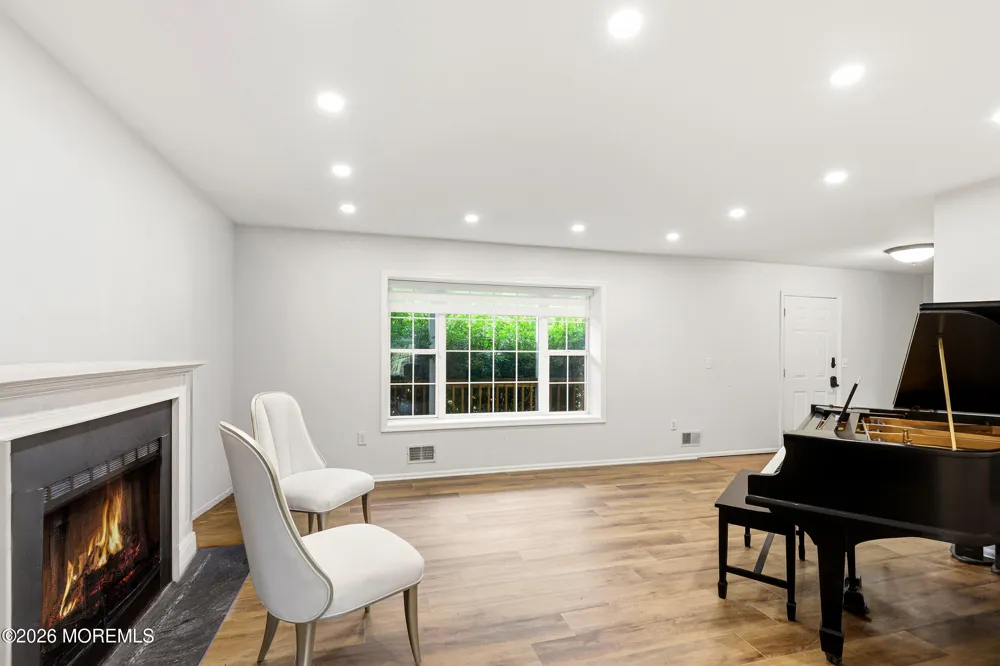 11 Mills Lane Jackson, NJ 08527