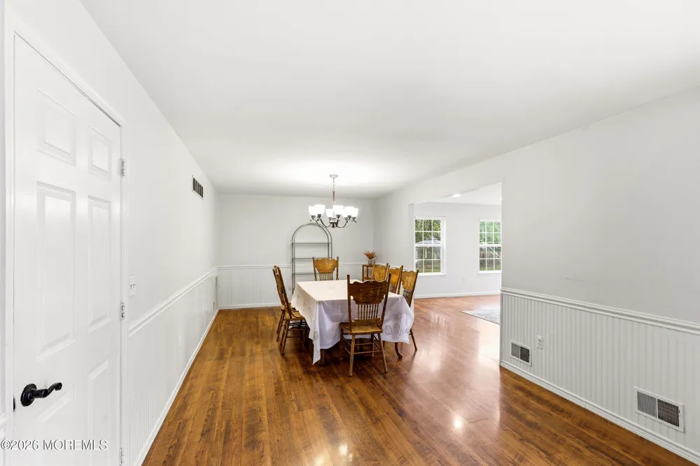 11 Mills Lane Jackson, NJ 08527