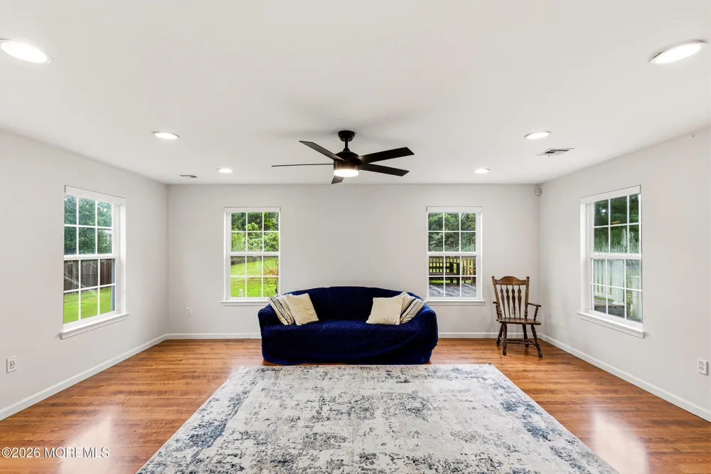11 Mills Lane Jackson, NJ 08527
