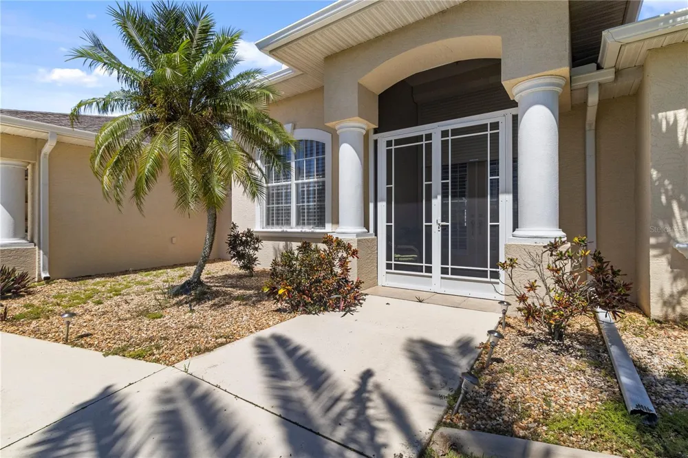 40 CLUBHOUSE COURT Rotonda West, FL 33947