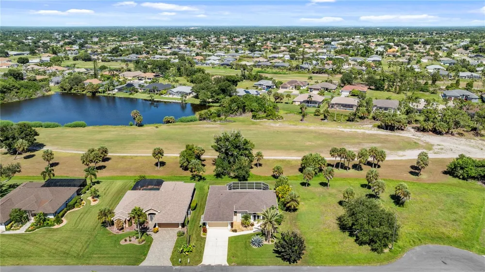 40 CLUBHOUSE COURT Rotonda West, FL 33947