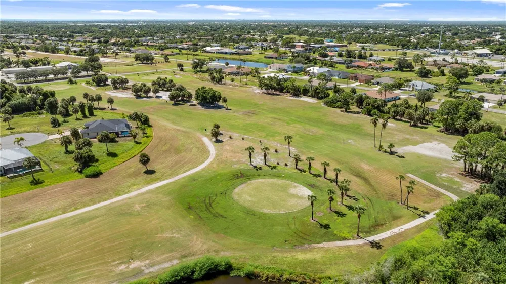 40 CLUBHOUSE COURT Rotonda West, FL 33947