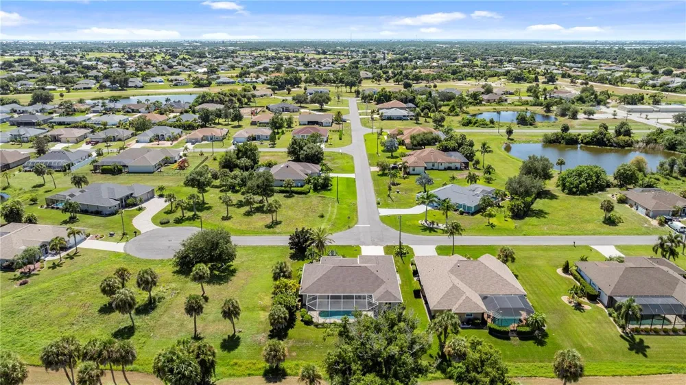 40 CLUBHOUSE COURT Rotonda West, FL 33947