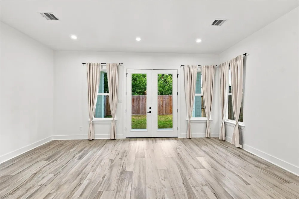 3726 Noah Street Houston, TX 77021