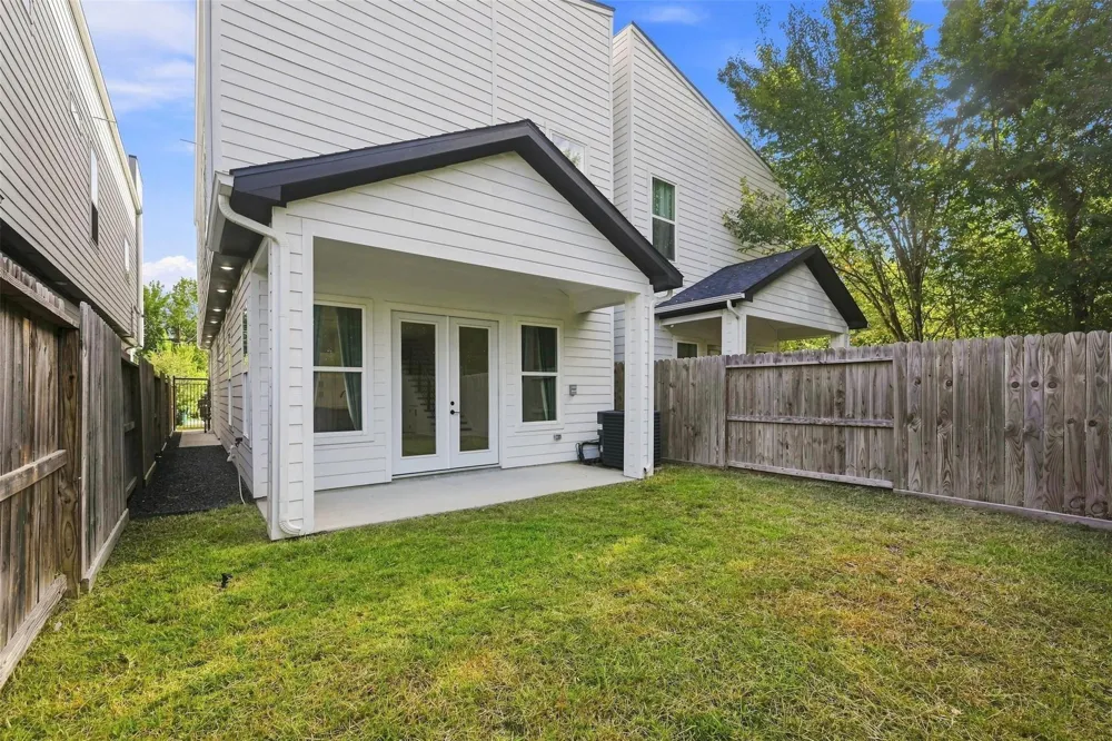 3726 Noah Street Houston, TX 77021