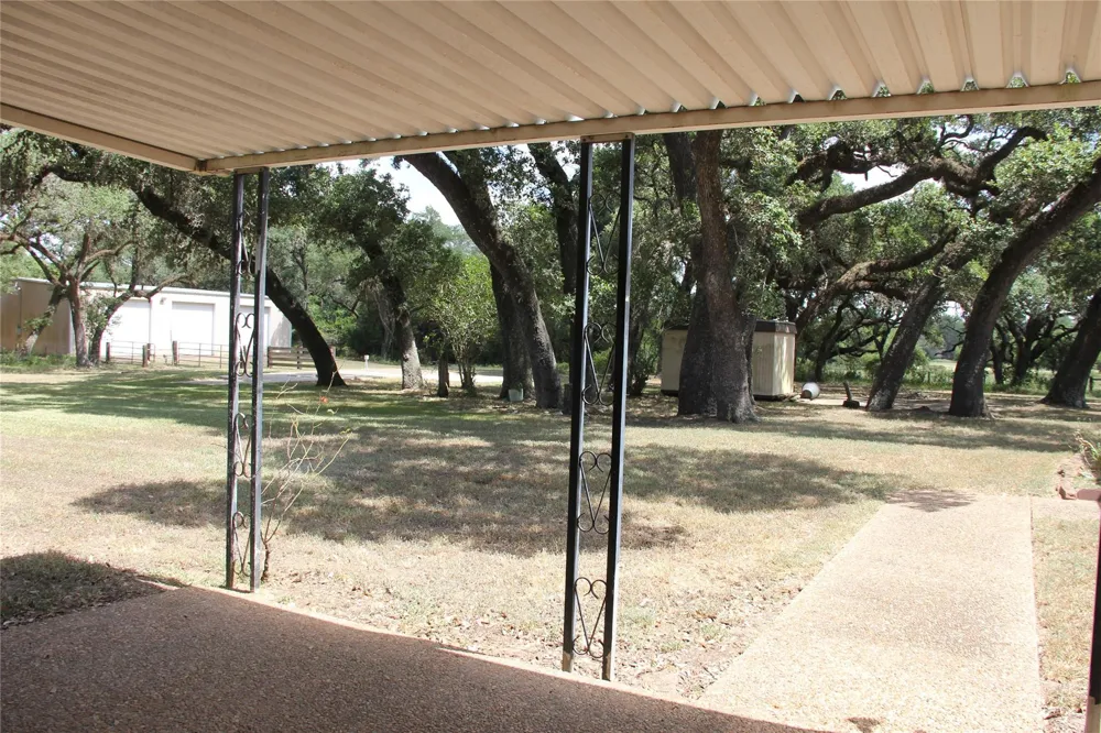 2160 Farm To Market Road 949 Alleyton, TX 78934