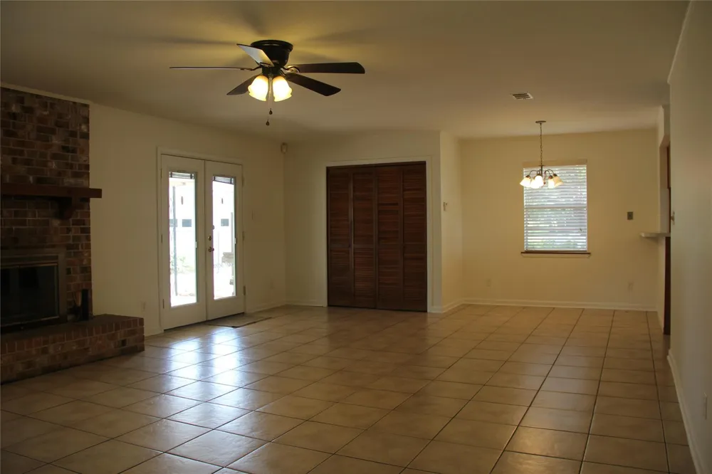 2160 Farm To Market Road 949 Alleyton, TX 78934