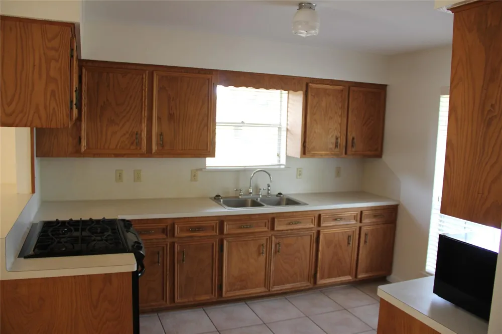 2160 Farm To Market Road 949 Alleyton, TX 78934