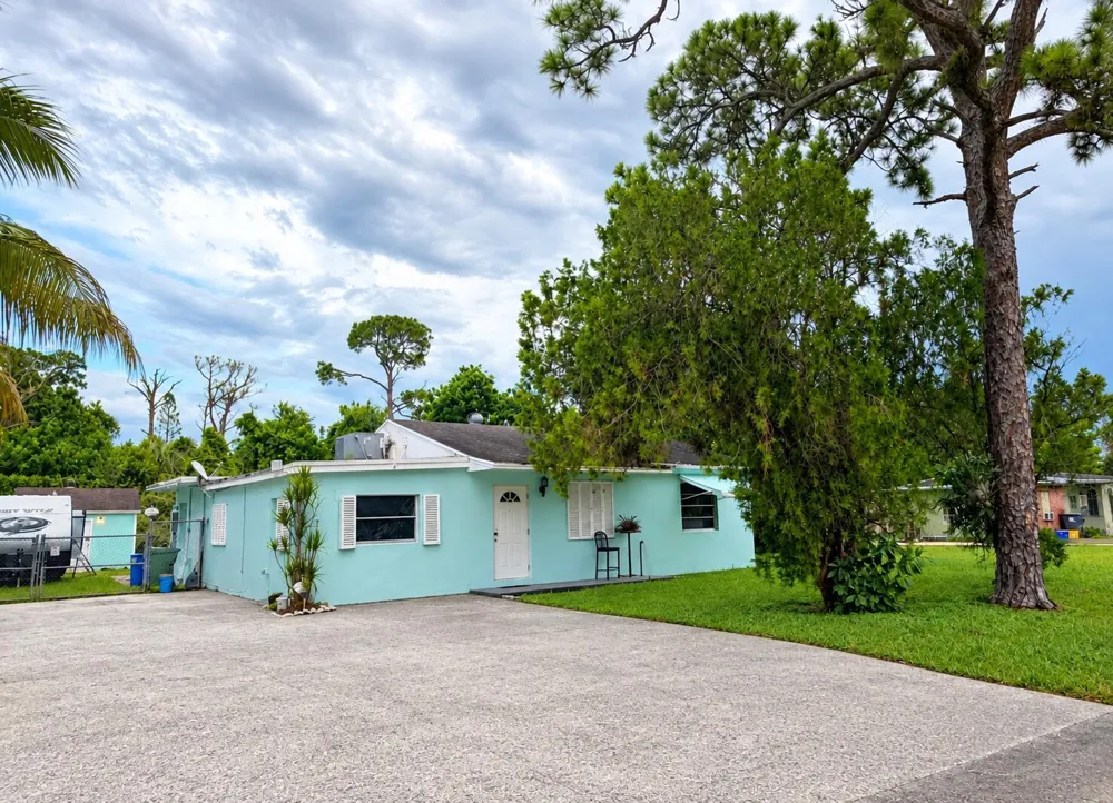 3082 Reo Lane Palm Springs, FL 33461