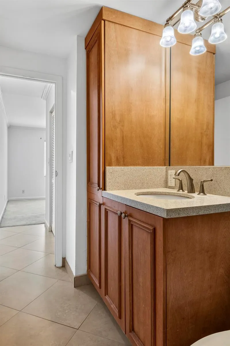 13 Jacaranda Drive #214 Plantation, FL 33324