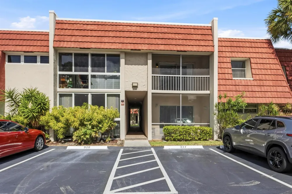 13 Jacaranda Drive #214 Plantation, FL 33324