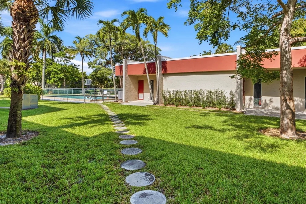 13 Jacaranda Drive #214 Plantation, FL 33324