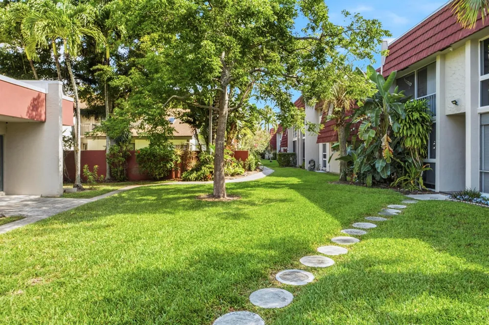 13 Jacaranda Drive #214 Plantation, FL 33324