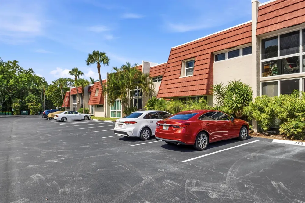 13 Jacaranda Drive #214 Plantation, FL 33324