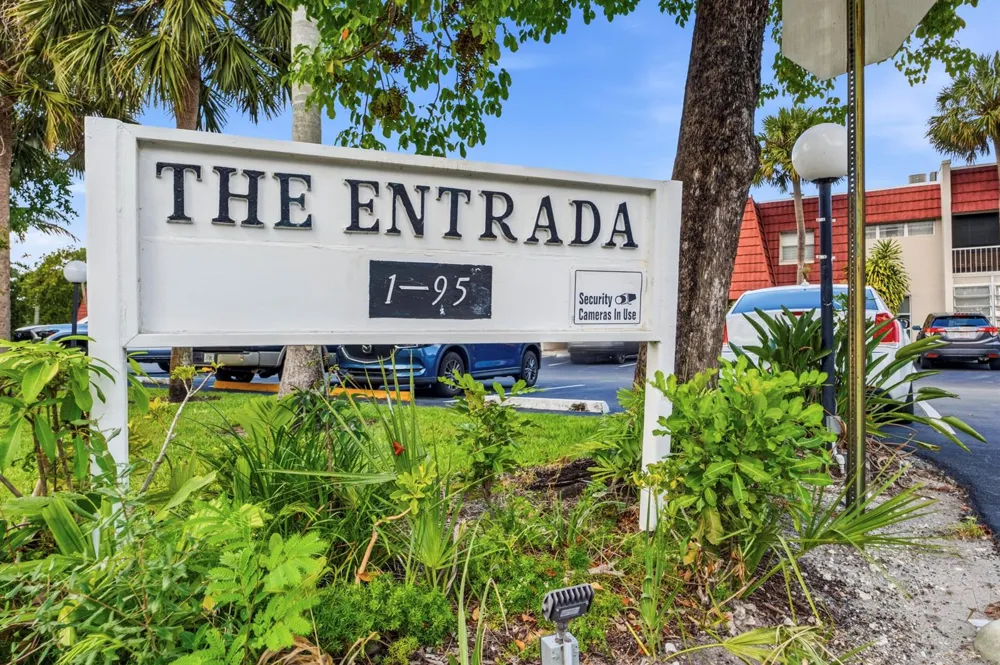 13 Jacaranda Drive #214 Plantation, FL 33324