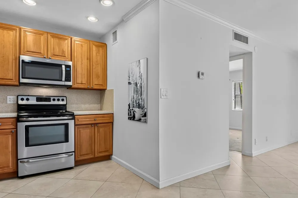 13 Jacaranda Drive #214 Plantation, FL 33324