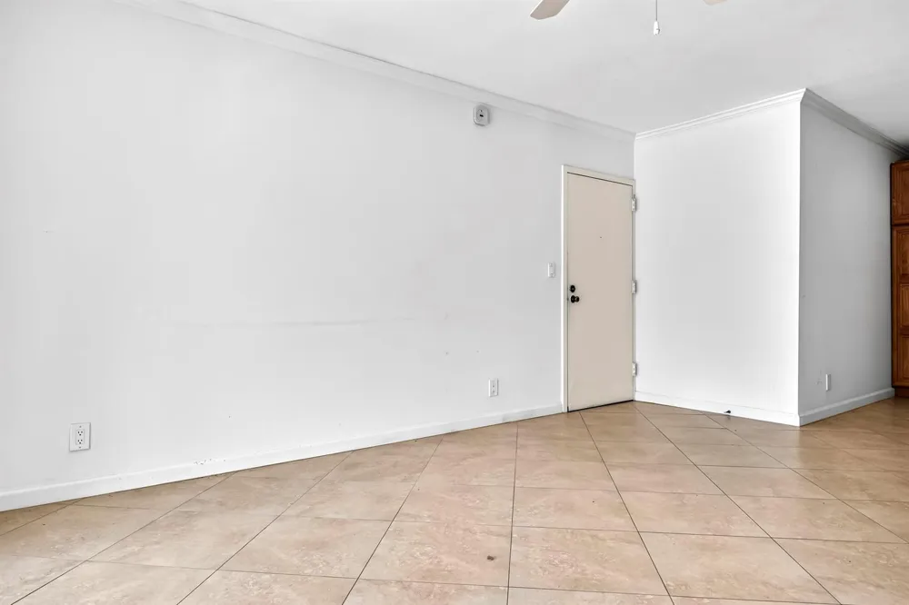 13 Jacaranda Drive #214 Plantation, FL 33324