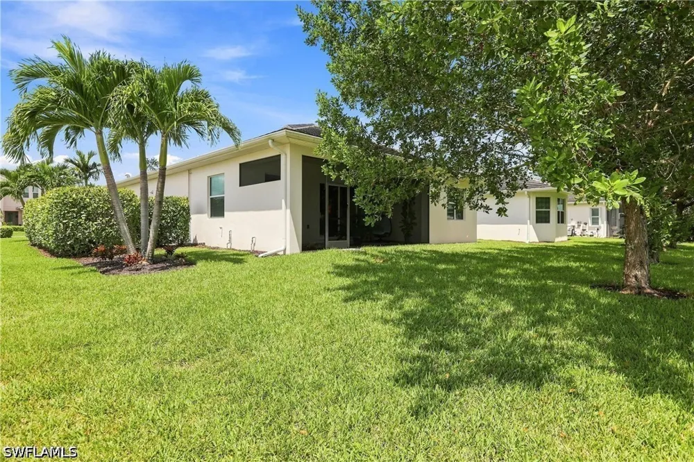 Mustique Lane Naples, FL 34114