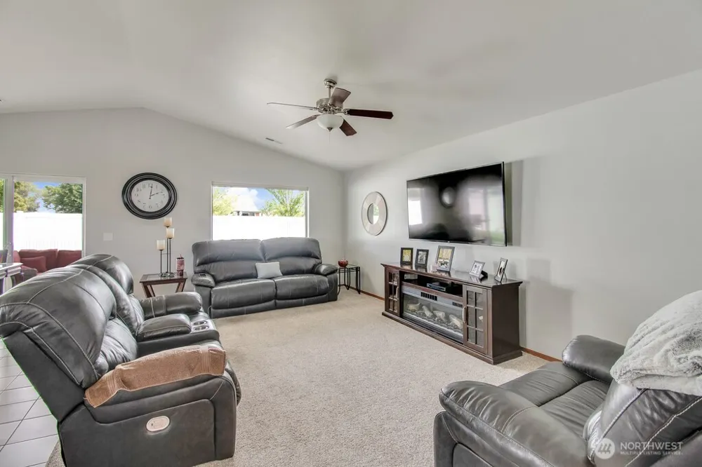 1534 Larkspur Drive Richland, WA 98352