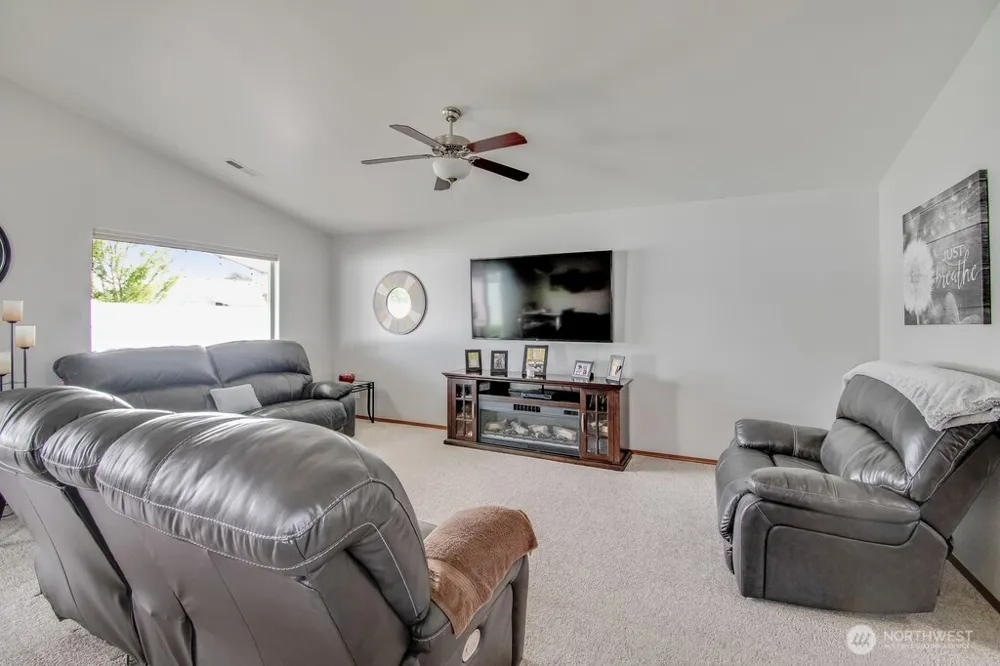 1534 Larkspur Drive Richland, WA 98352