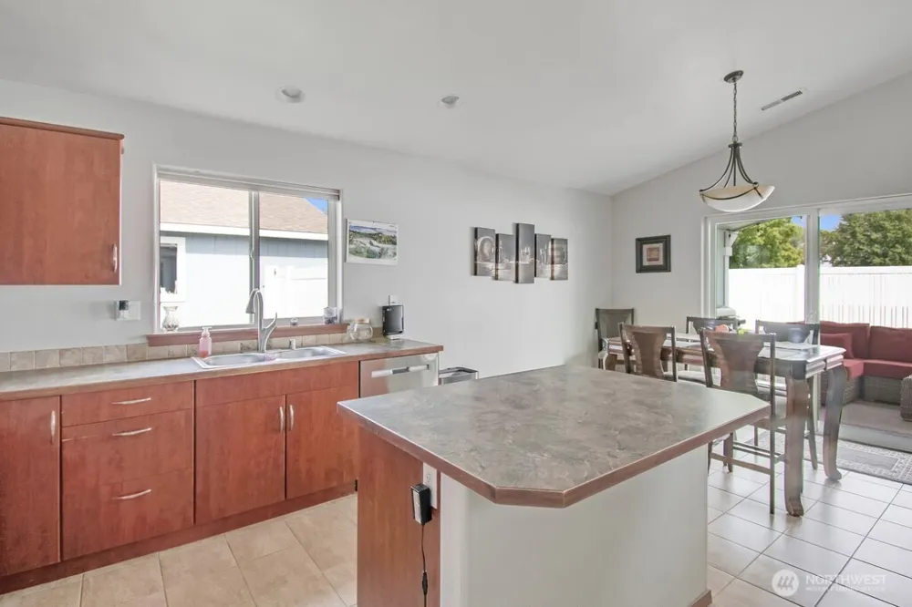 1534 Larkspur Drive Richland, WA 98352