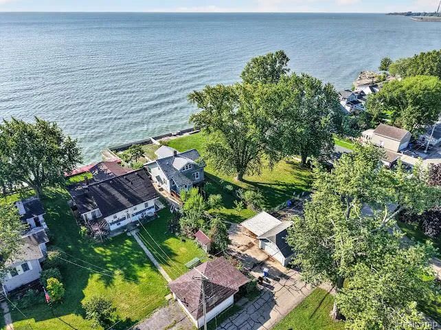 3008 Lakeshore Drive Frenchtown Township, MI 48162
