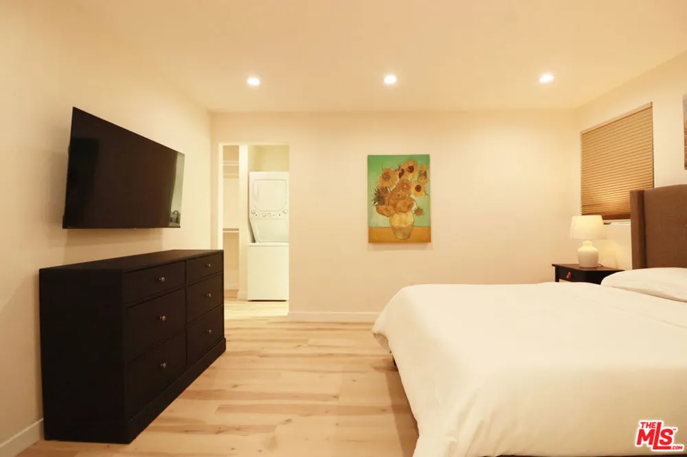 9040 Phyllis Avenue #D West Hollywood, CA 90069