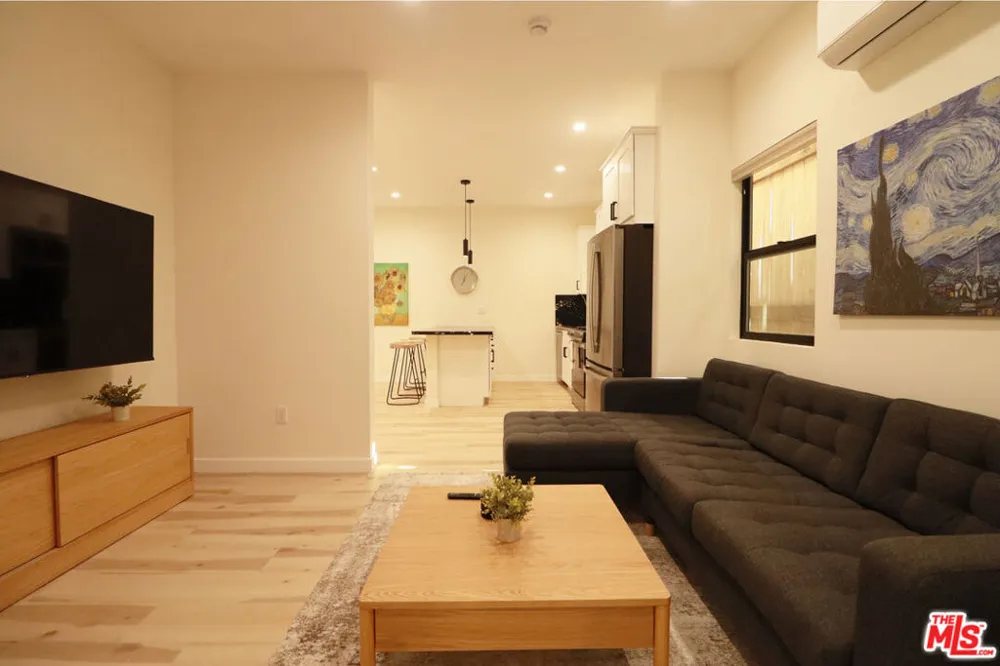 9040 Phyllis Avenue #D West Hollywood, CA 90069