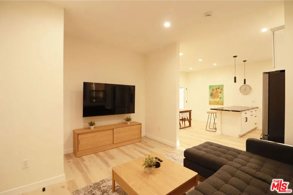 9040 Phyllis Avenue #D West Hollywood, CA 90069