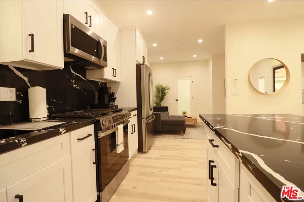 9040 Phyllis Avenue #D West Hollywood, CA 90069
