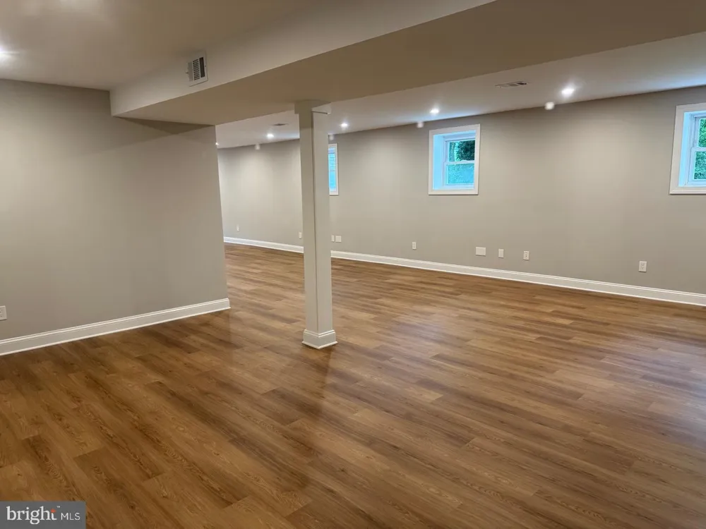 8093 MEETZE ROAD Warrenton, VA 20187