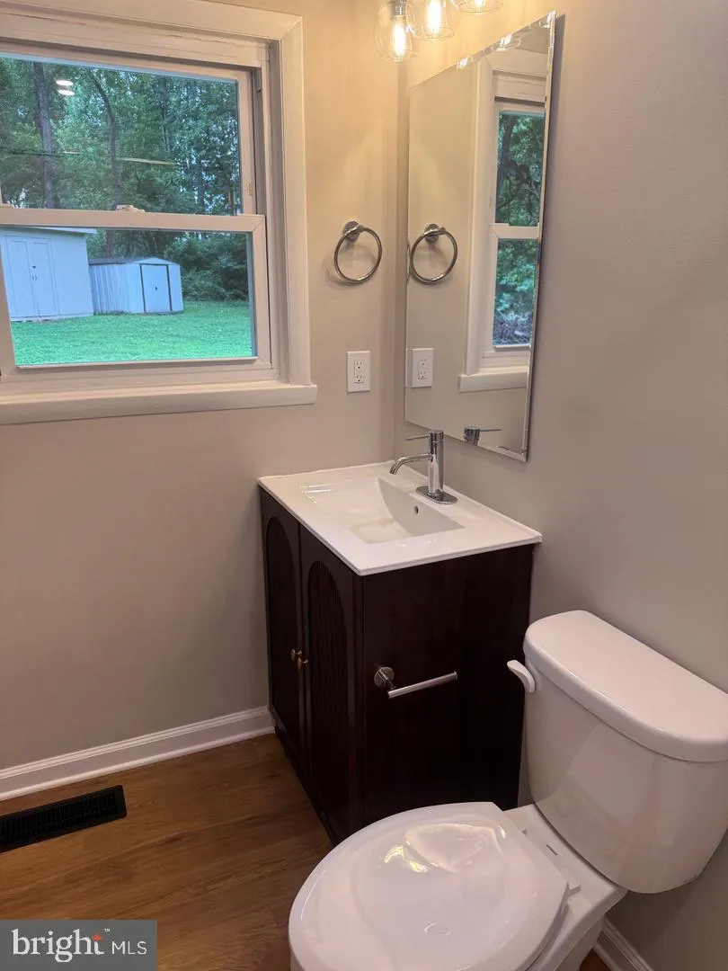 8093 MEETZE ROAD Warrenton, VA 20187