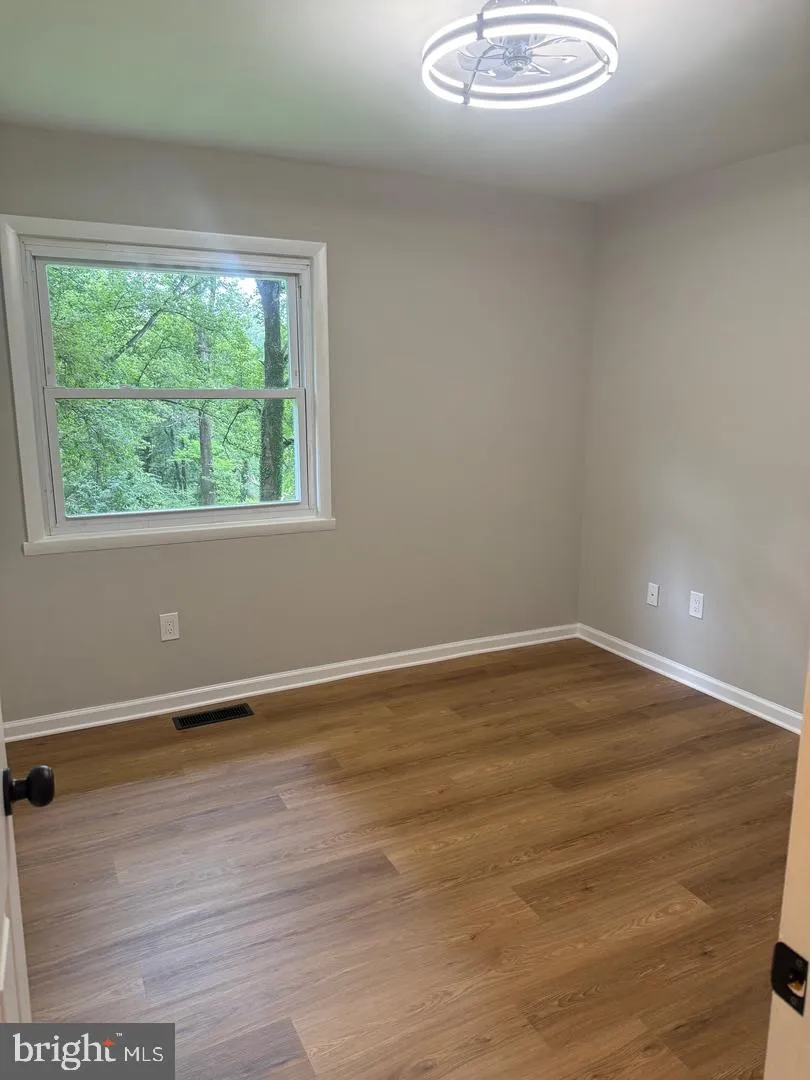 8093 MEETZE ROAD Warrenton, VA 20187